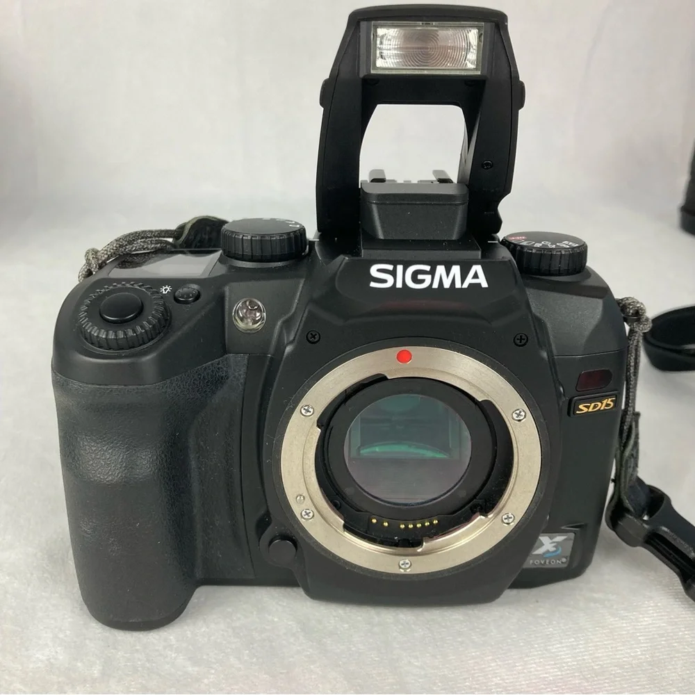 Sigma SD15 14.0MP Digital SLR Camera Body Only w/ Battery, Charger, SD Card, Box